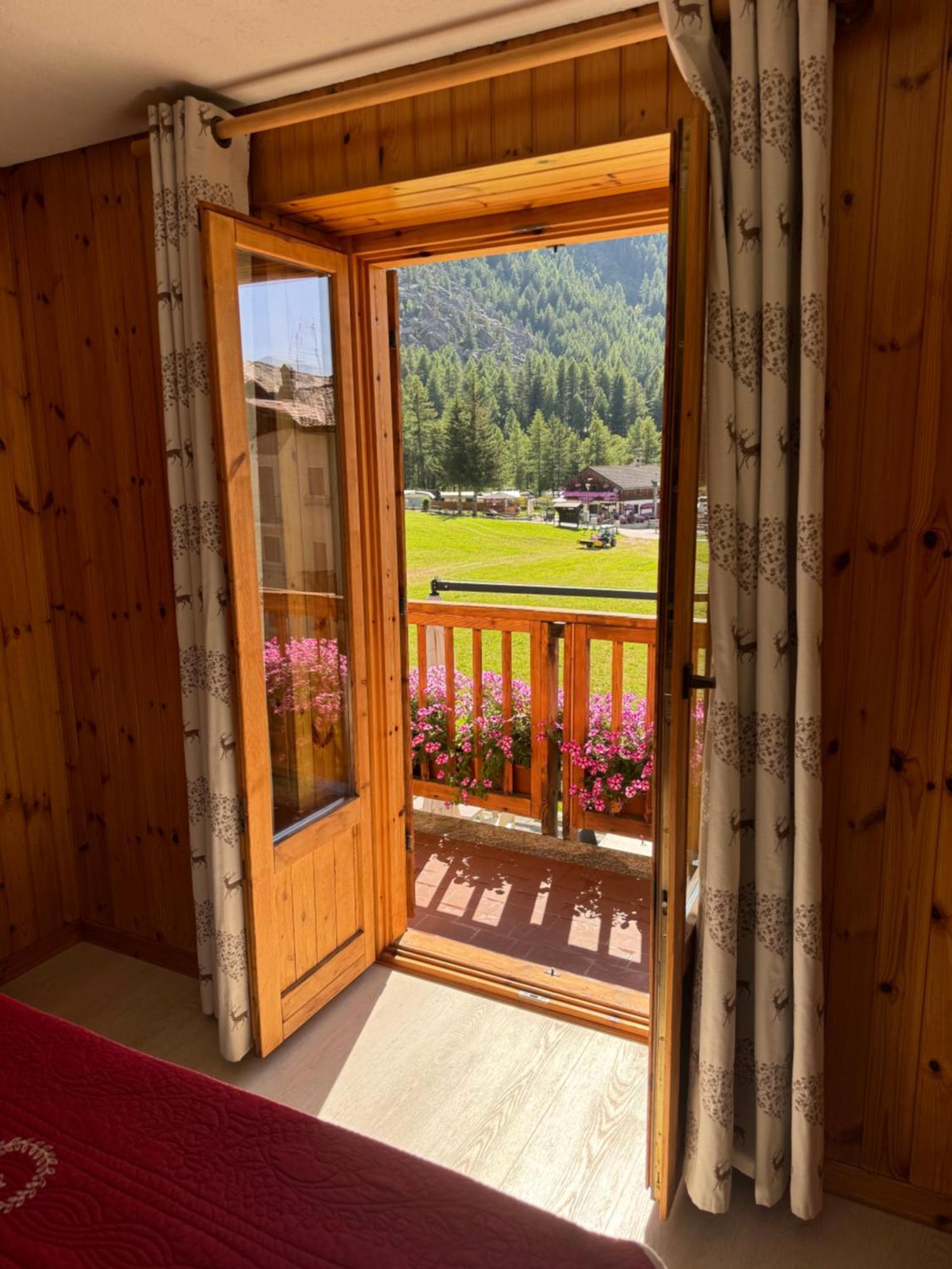 Hotel Ondezana Cogne Bagian luar foto